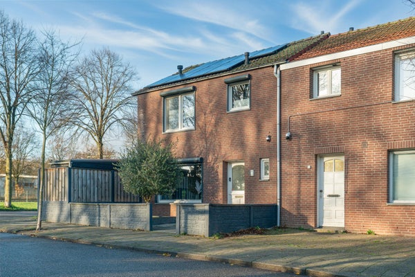 Woonhuis aan de Montfortstraat 90 in Hoensbroek