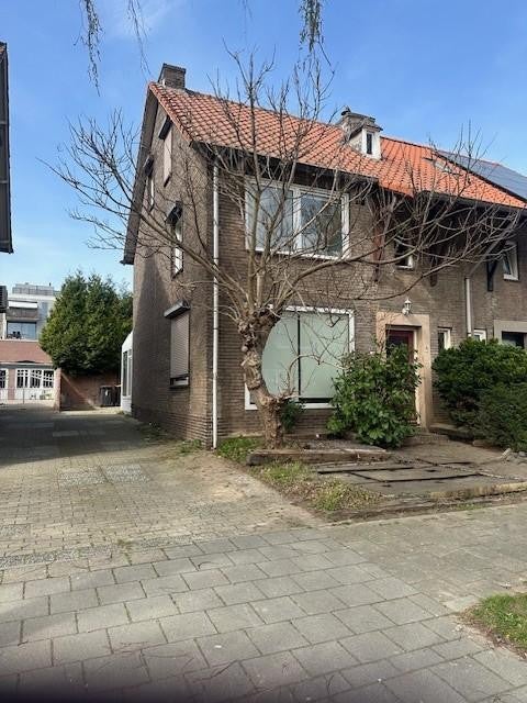 Woonhuis aan de Bollenstraat 8 in Geleen