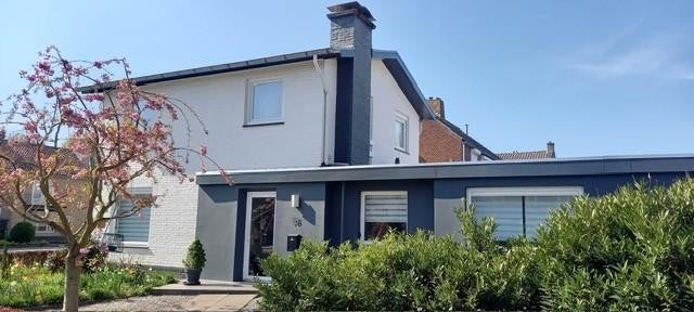 Woonhuis aan de Van Veldekelaan 16 in Geleen