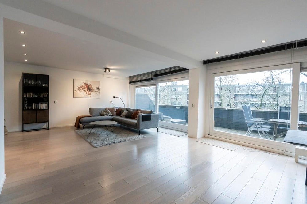 Rent Apartment with external access Adriaan van Bergenstraat, Breda?