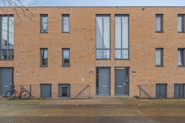 3 bedrooms House Surface Area: 148m2 Unfurnished