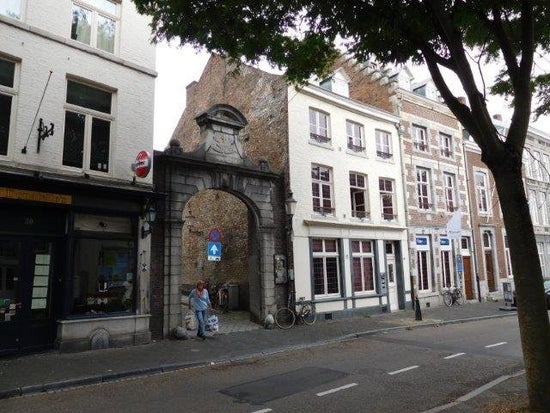 Regenboog Straat Houden Herenhuis Tongersestraat 24A,B.C, Maastricht kopen?