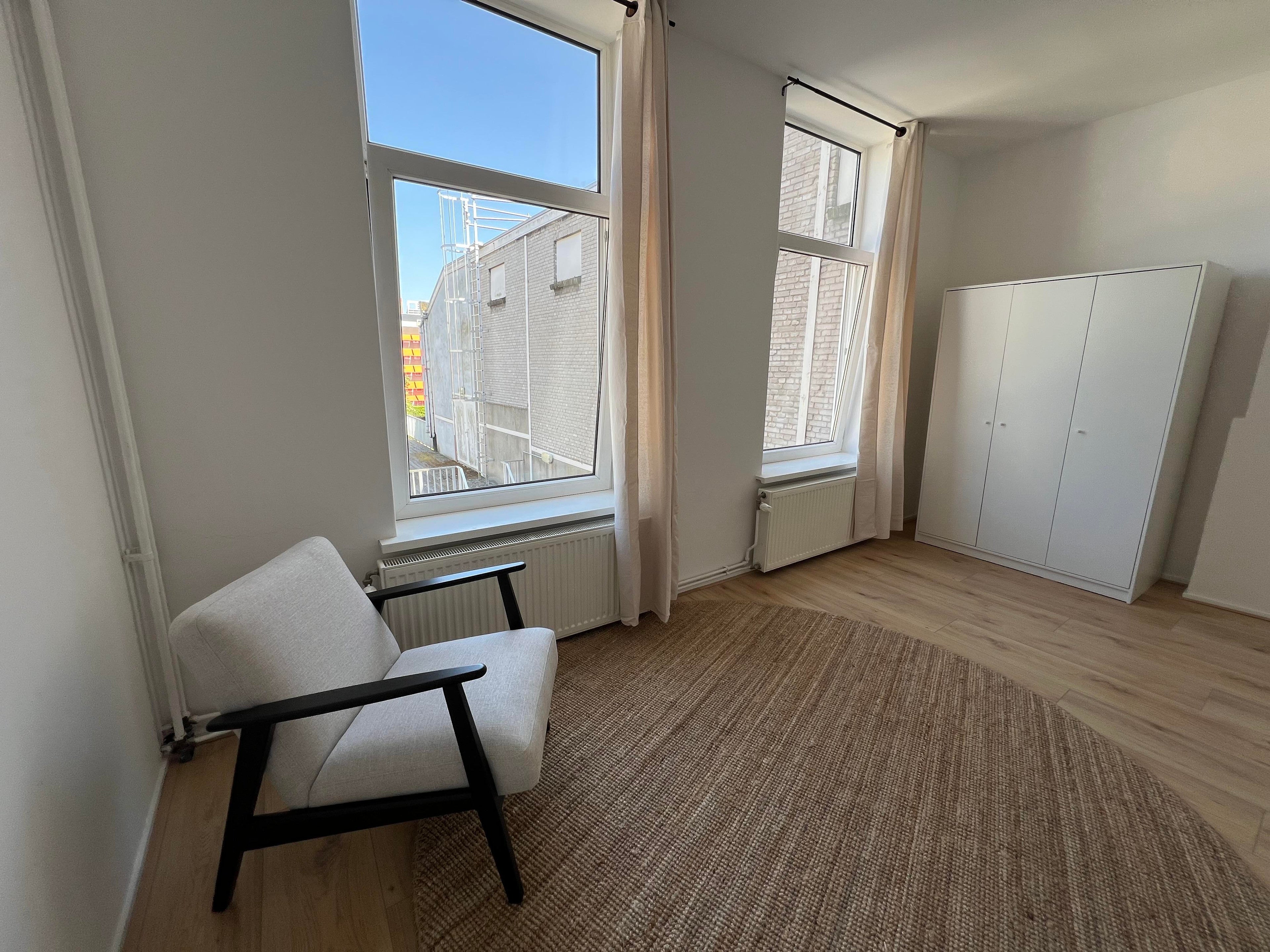 Gouvernestraat 4