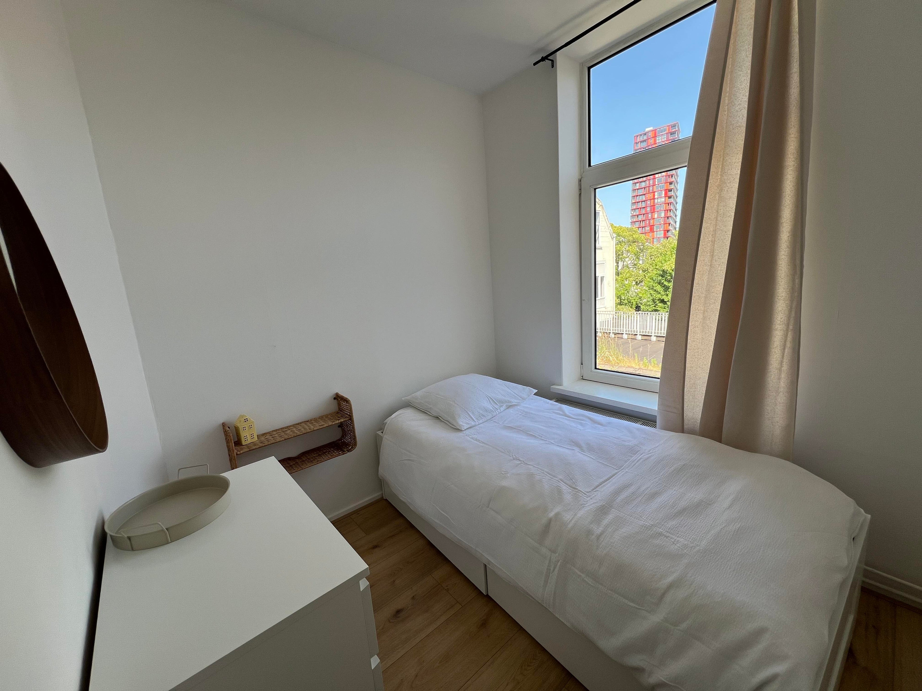 Gouvernestraat 4