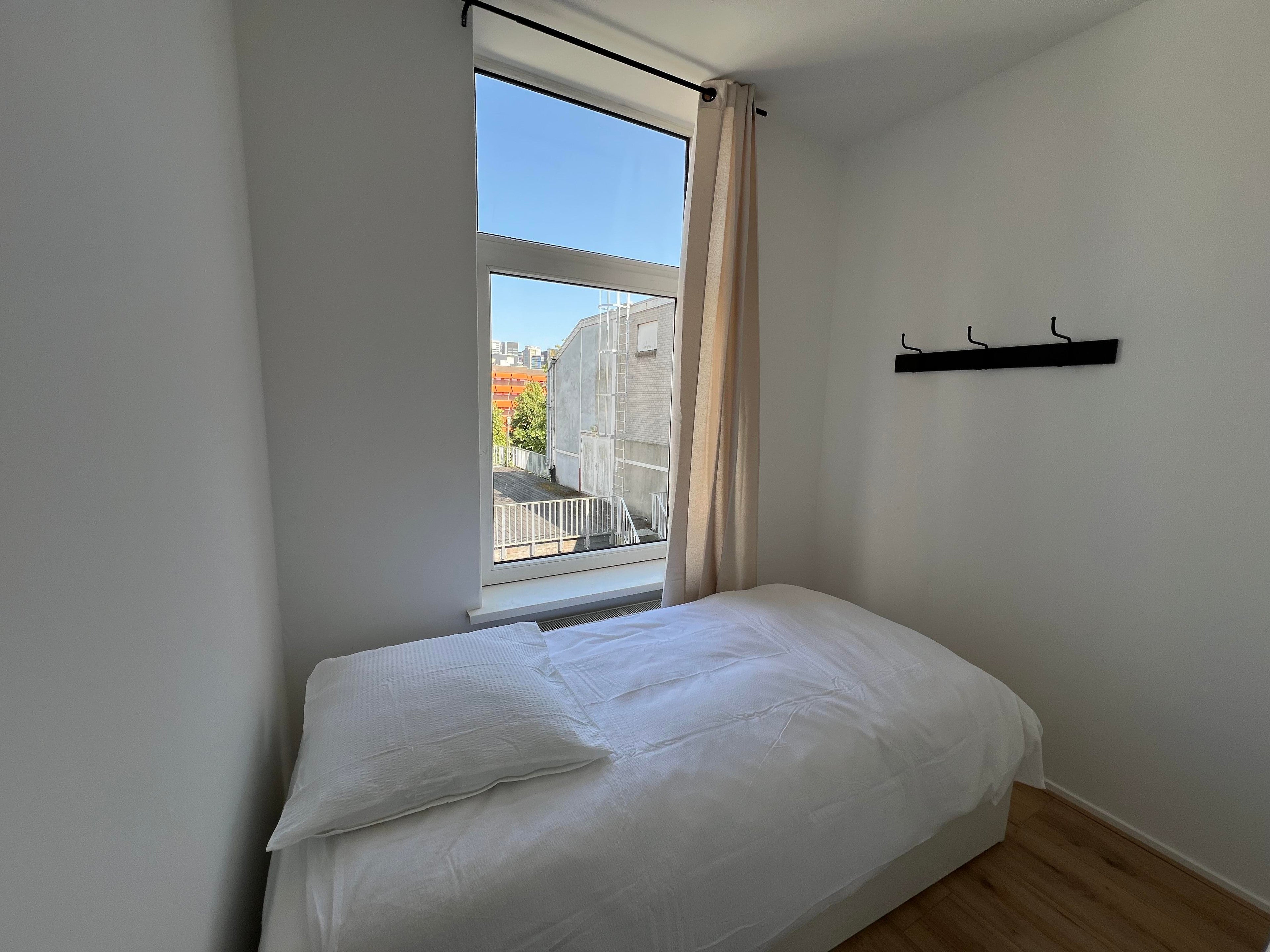 Gouvernestraat 4