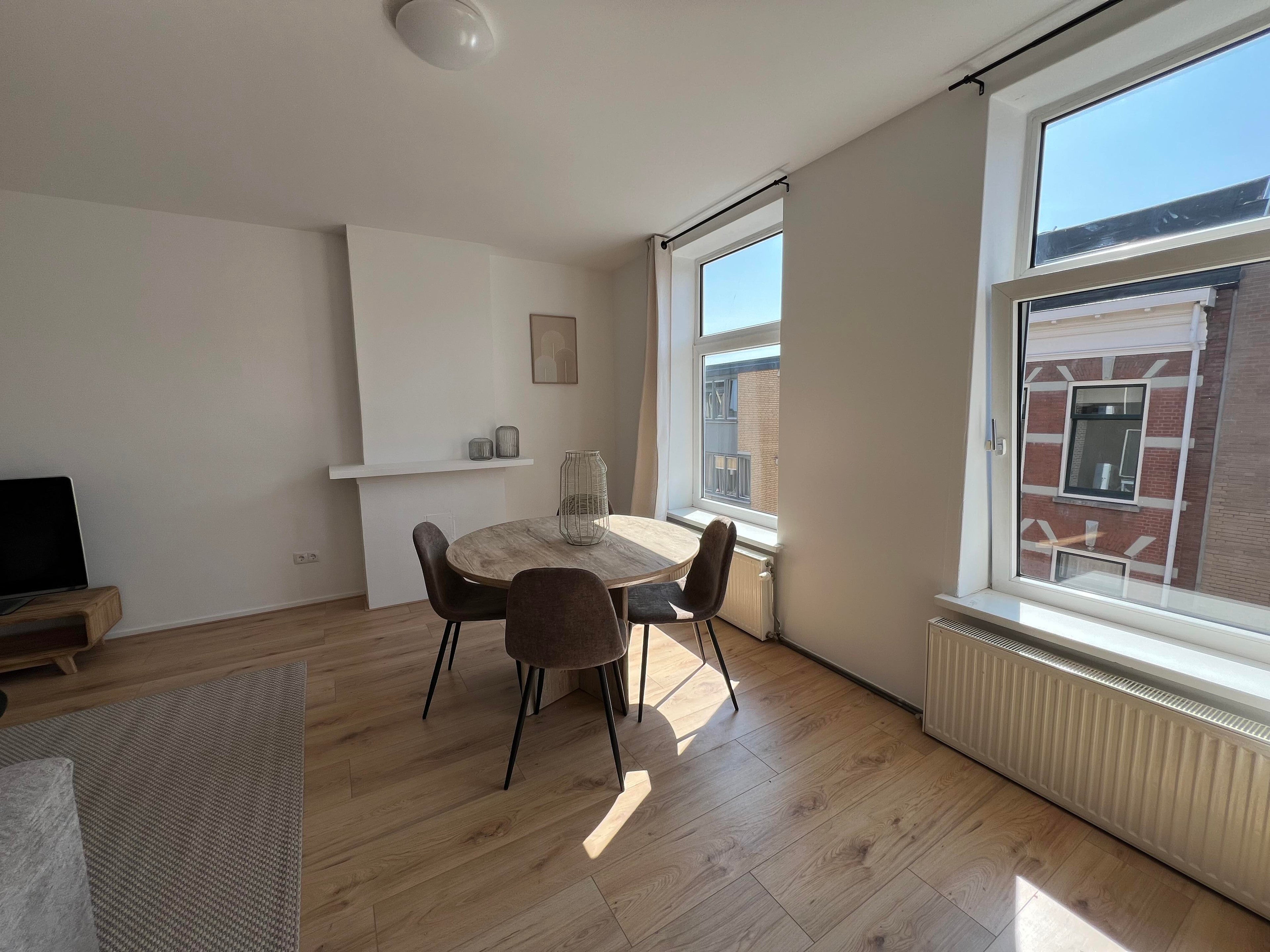 Gouvernestraat 4